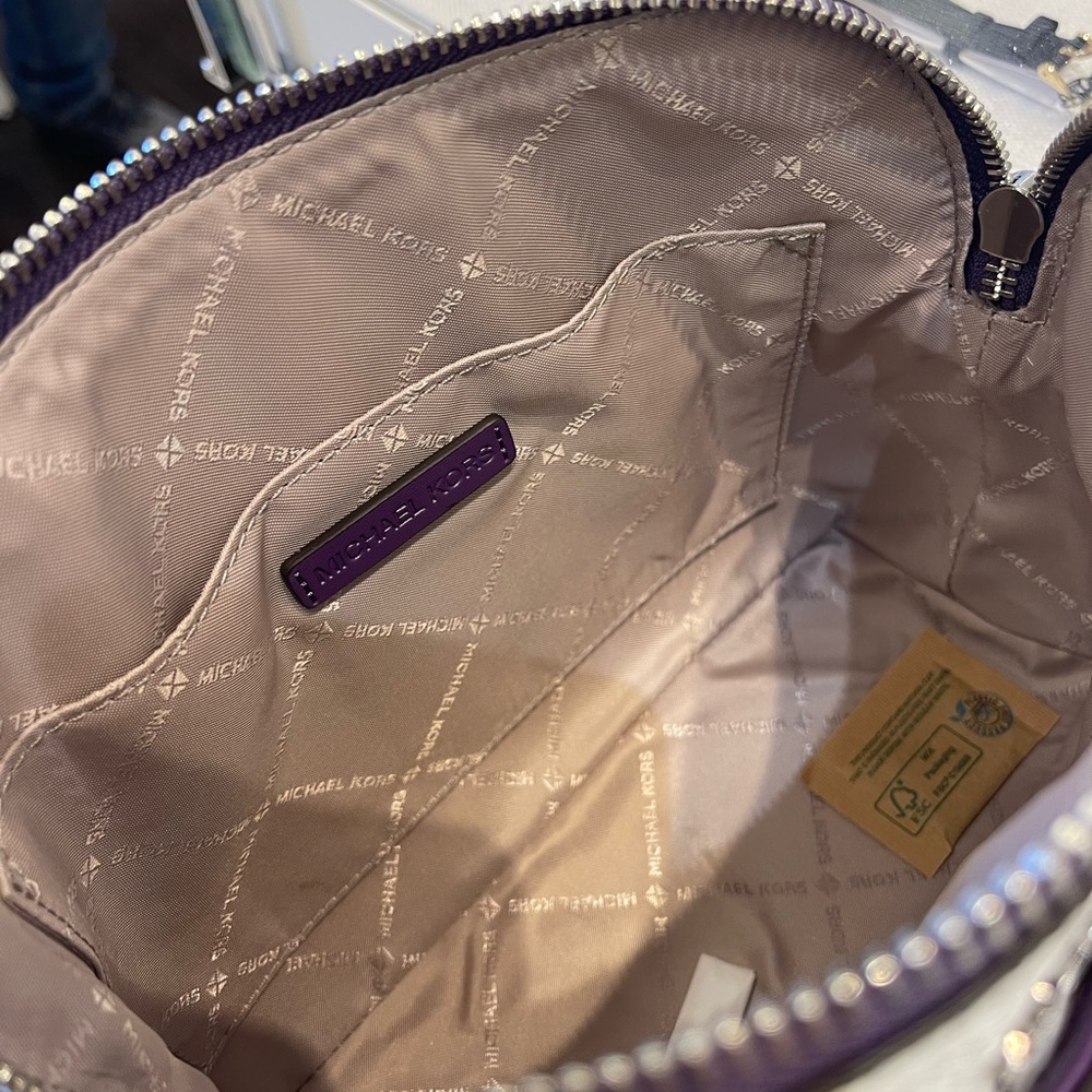 MICHAEL KORS Jet Set Travel Color-Block Signature Logo Crossbody Bag
Dark Purple - Picture 9 of 16